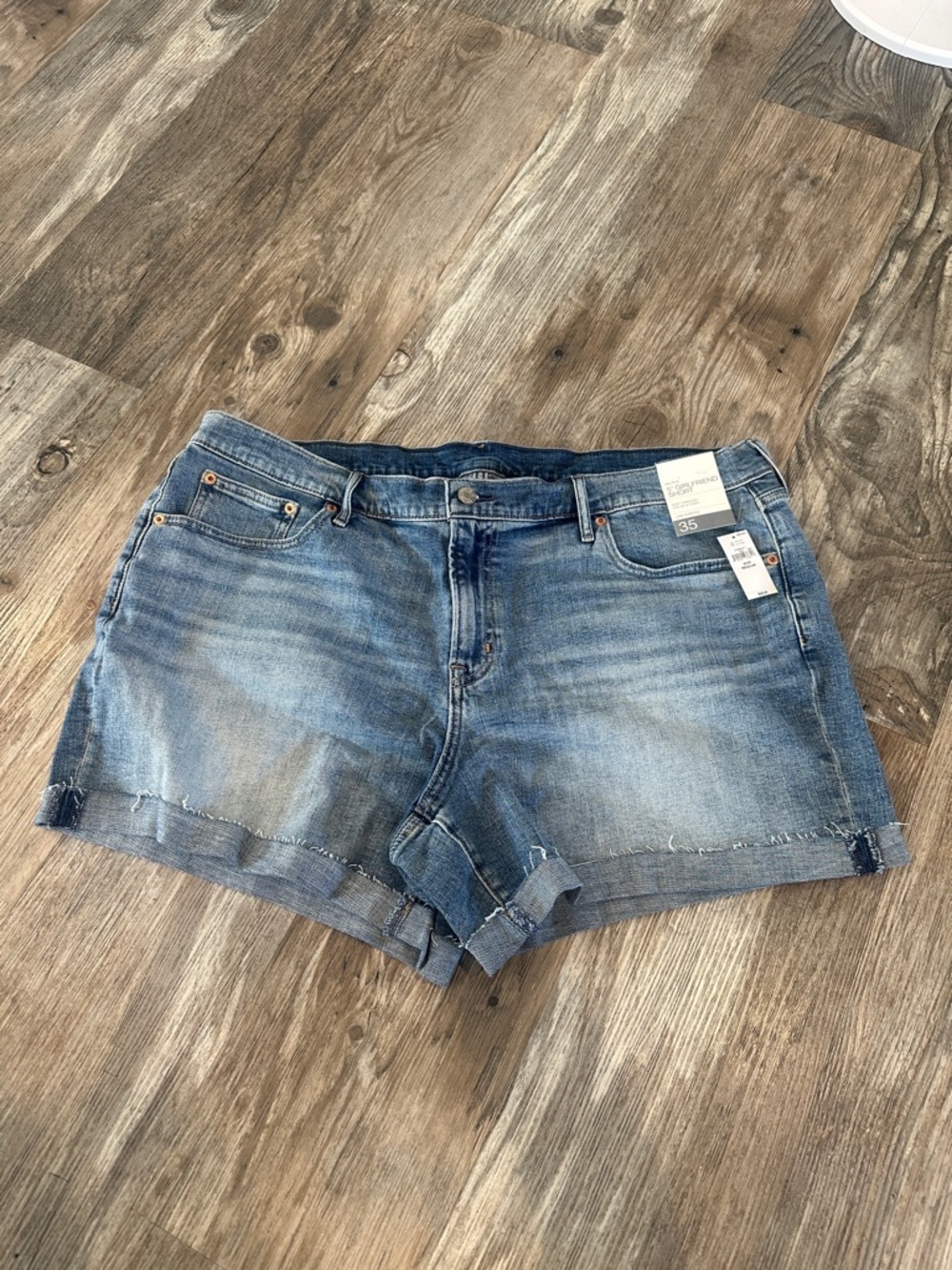 NEW with tags! 5" Mid Rise Girlfriend Shorts sz 35/20